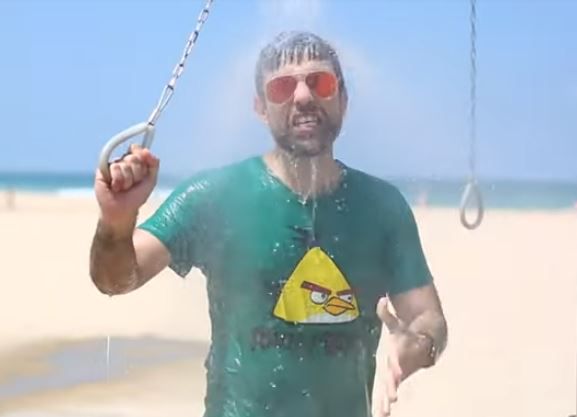 צפו בקליפ החדש של אנדרדוס: בחוף הנפרד