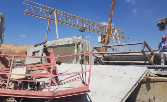 פועל בן 20 נהרג בתאונת עבודה במישור אדומים