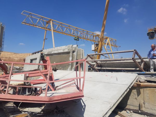 פועל בן 20 נהרג בתאונת עבודה במישור אדומים