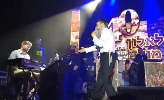 צפו: בצלאל סמוטריץ מנגן 'תניא' לאברהם פריד