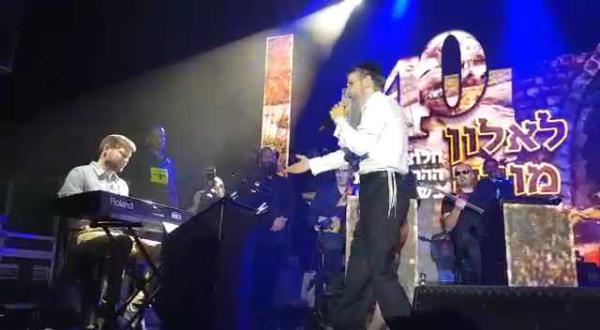 צפו: בצלאל סמוטריץ מנגן 'תניא' לאברהם פריד