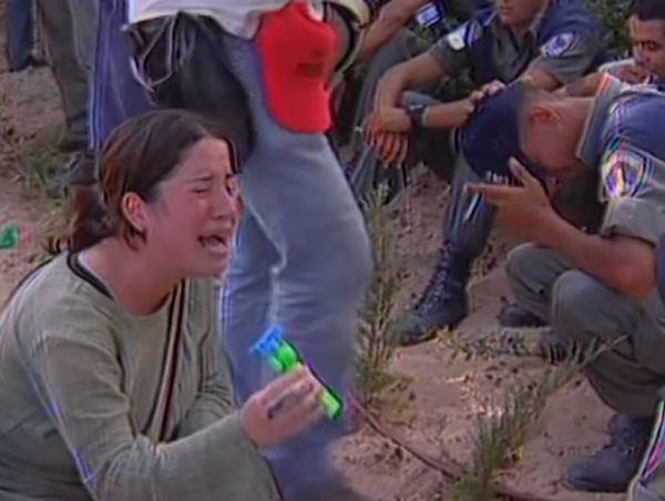 צפו: עקירת גוש קטיף "איך הפכנו לאויב שלכם ברגע?"