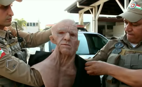 עם תחפושת ואקדח: השוד שמשגע את הרשת