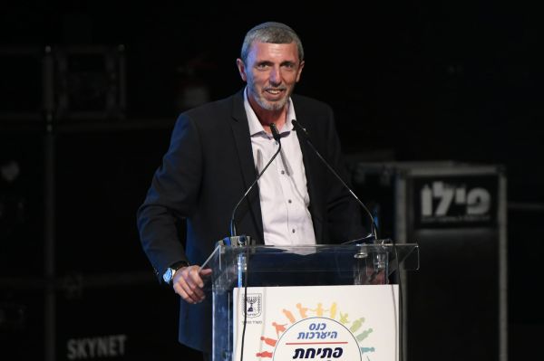 במקום ישיבת קבינט, הרב רפי הגיע לדבר עם מנהלים