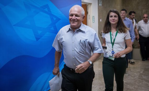 שוקל לבקש חסינות: השר חיים כץ התפטר מהממשלה