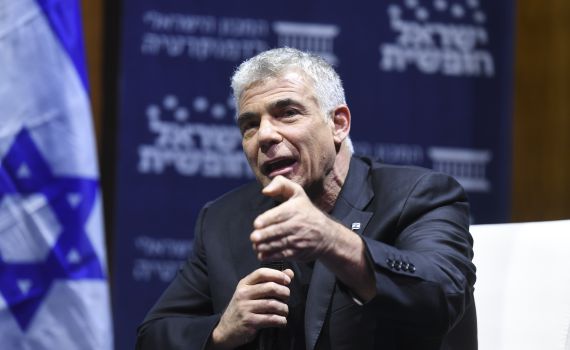 לפיד: "טעות קשה של נתניהו, רוח גבית ל-BDS"