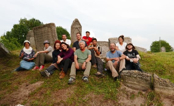 משלחת סטודנטים מהרצוג חשפה קברים עתיקים באוקראינה