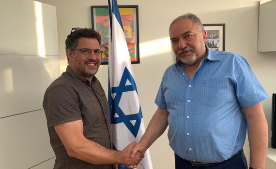 "אני נפרד מהבית היהודי"; הפעיל ערק לישראל ביתנו