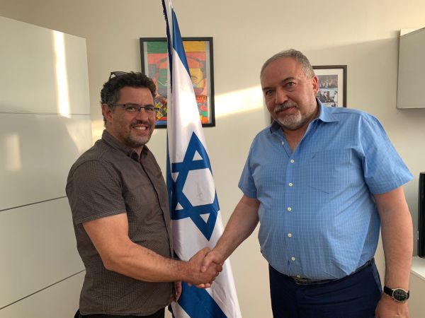 "אני נפרד מהבית היהודי"; הפעיל ערק לישראל ביתנו