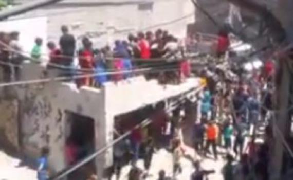 גג שעליו עשרות ילדים קרס בעזה; אותה גופה. צפו