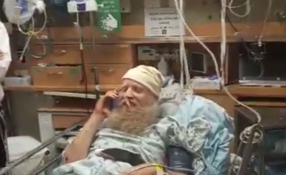 צפו: האב שנפצע בפיגוע שוחח עם ראש הממשלה