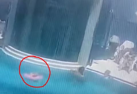 צפו: הציל ילדה שטבעה ושהתה מתחת למים כדקה