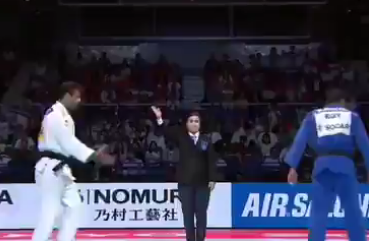 אלוף: מוקי ניגש ללחוץ את היד, המתחרה המצרי ברח