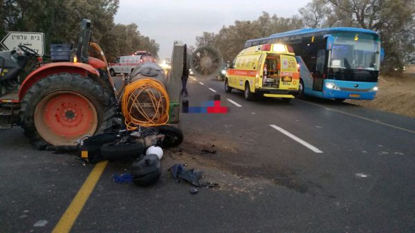 תאונה קשה: רוכב אופנוע נהרג בהתנגשות עם טרקטור