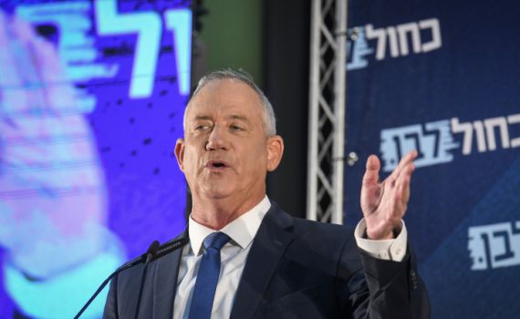 סקר מנדטים: גנץ עוקף את נתניהו; ליברמן נוסק