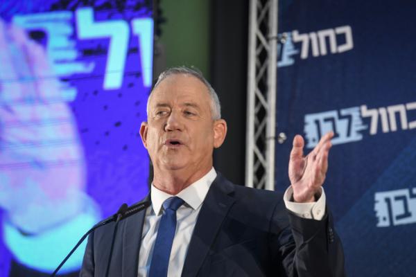 סקר מנדטים: גנץ עוקף את נתניהו; ליברמן נוסק