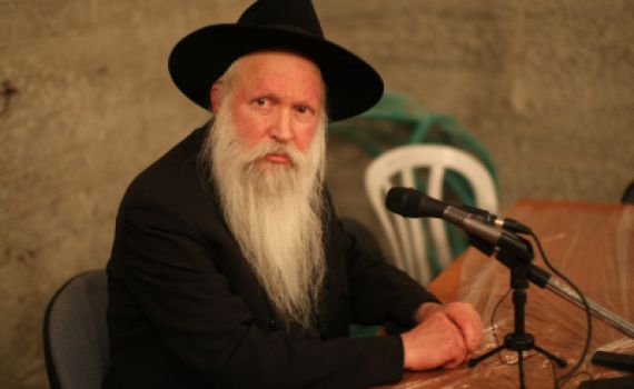 סערת הרב גינזבורג • הרב סתיו: "חוברת מסוכנת"