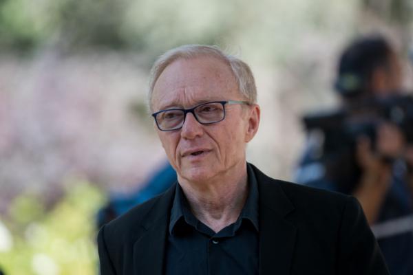 'התמונה של דביר מחבק את הספר שלי שוברת את הלב'