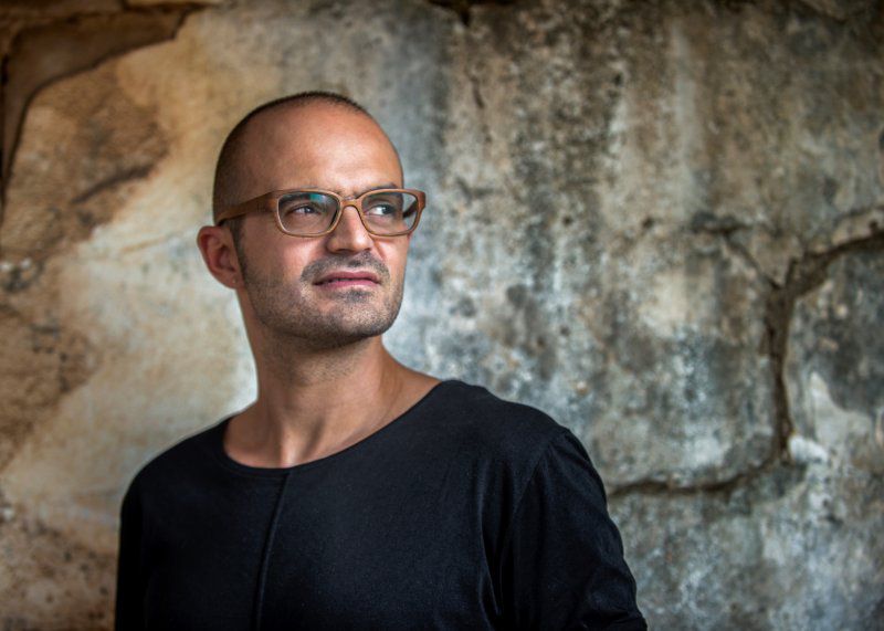 צפו: אברהם טל יוצא למסע שורשים מרגש