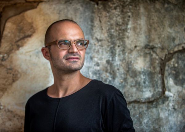 צפו: אברהם טל יוצא למסע שורשים מרגש