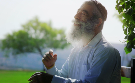 "בסוף כולנו נתחבק": אריאל זילבר בסינגל חדש