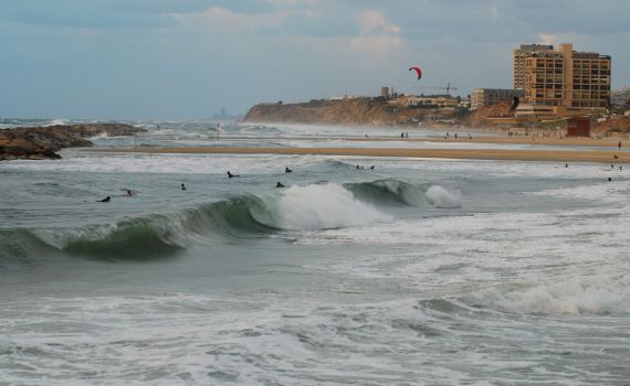בלי פאניקה! מה לעשות במקרה שאתם נסחפים לים?