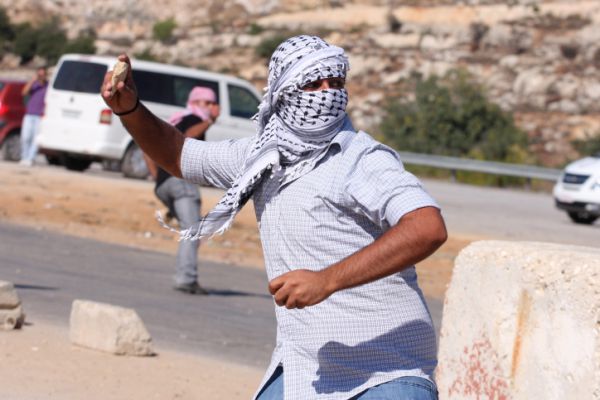 נתפסו על חם ערבים שהשליכו בקת"ב בירושלים