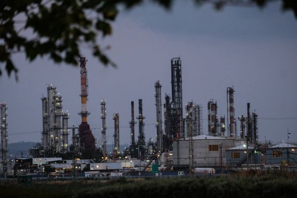 תושבים באזור חיפה: עשרות תלונות על ריח רע וצריבות