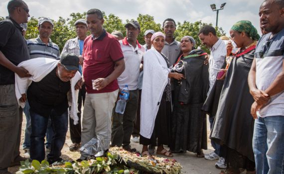 שלושים לירי: בני המשפחה עלו לקבר של סלומון טקה