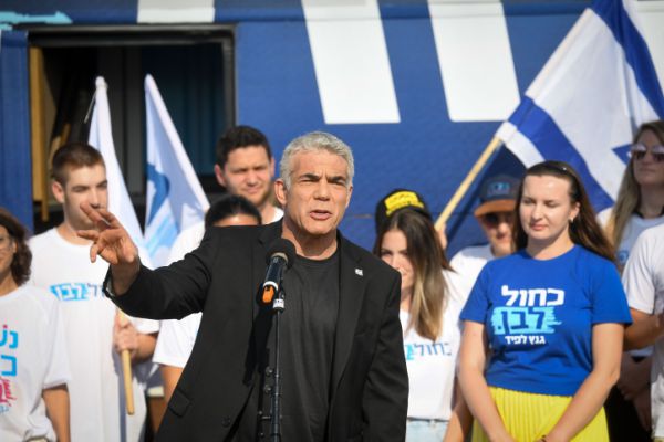 לפיד: "מחזק את החלטת השופטים. כאן זה לא איראן"