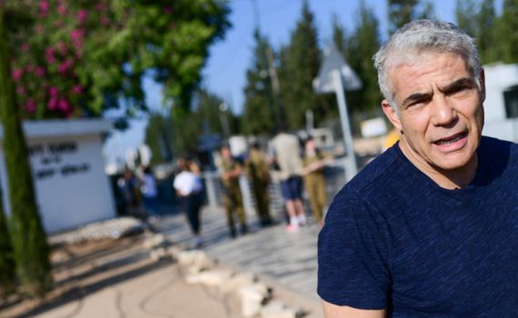 לפיד עונה למבקריו: "מדובר בסרטון שהוא בדיחה"