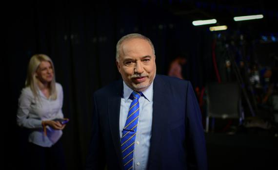 ליברמן ללהט"בים: "נדרוש חקיקת נישואים אזרחיים"