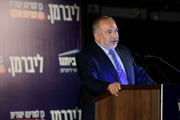 ליברמן: "לא נסכים לשיתוף פעולה עם איימן עודה"