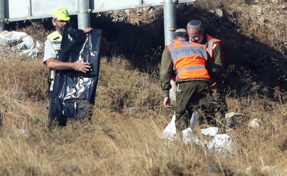 מצוד אחר המחבל: צפו בתיעוד מזירת הפיגוע
