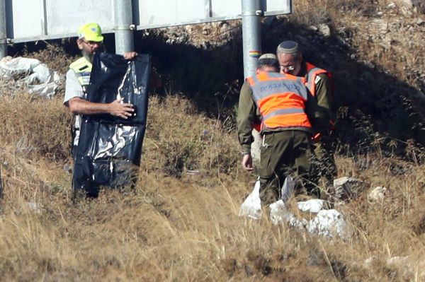 מצוד אחר המחבל: צפו בתיעוד מזירת הפיגוע