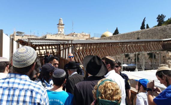 למרות המהומות | המשטרה פתחה את הר הבית ליהודים