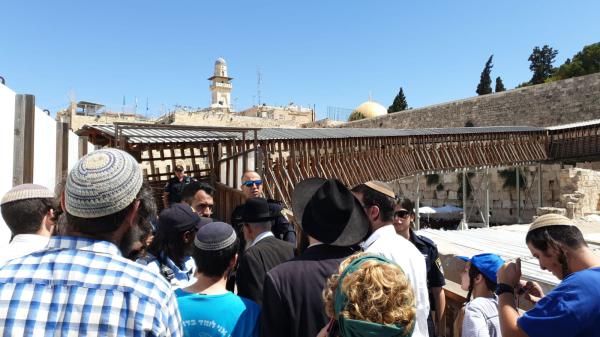 למרות המהומות | המשטרה פתחה את הר הבית ליהודים