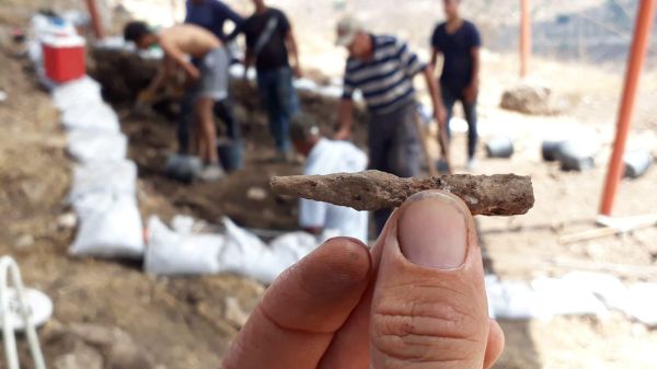 ד"ש מהמרד הגדול: ערב ט' באב נחשף ראש חץ רומי