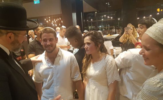 מרגש: השיר שחיברה תמר אטינגר לחתונת בתה. האזינו