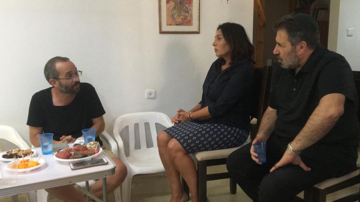 רגב אצל משפחת שורק: "הטרור לא ינצח אותנו"