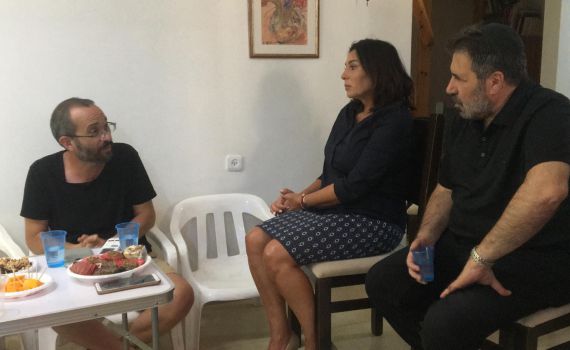 רגב אצל משפחת שורק: "הטרור לא ינצח אותנו"