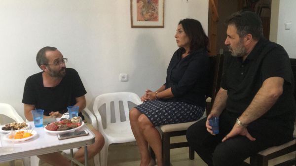 רגב אצל משפחת שורק: "הטרור לא ינצח אותנו"