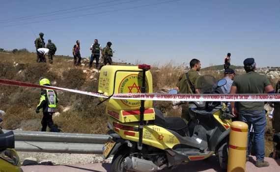 פיגוע דריסה בכניסה ליישוב אלעזר, 2 פצועים במקום