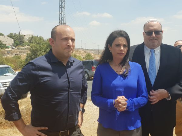 שקד במקום הפיגוע: לעקור את המוטיבציה של הרוצחים