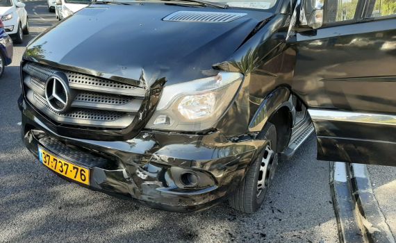 הזמרת וכוכבת הנוער עברה תאונת דרכים