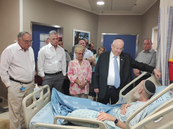 "מתפלל לרפואתם": ריבלין נפגש עם פצועי הפיגועים