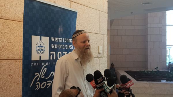 הרב שנרב ביציאה מביה"ח: "אין כמו עם ישראל"