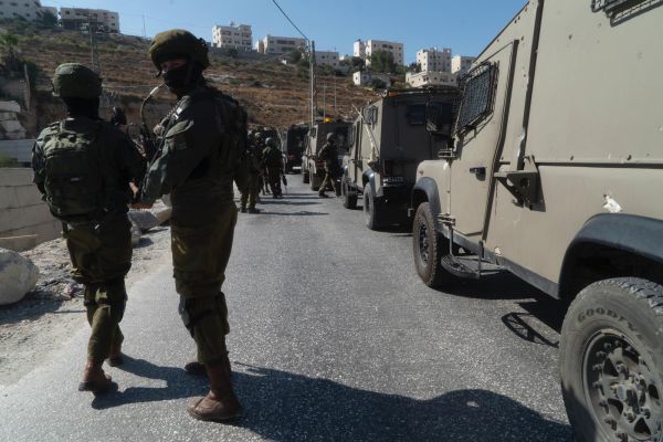 דובדבן עצרה חולית מחבלים שיידו סלע, ממנו נפצע מ"פ