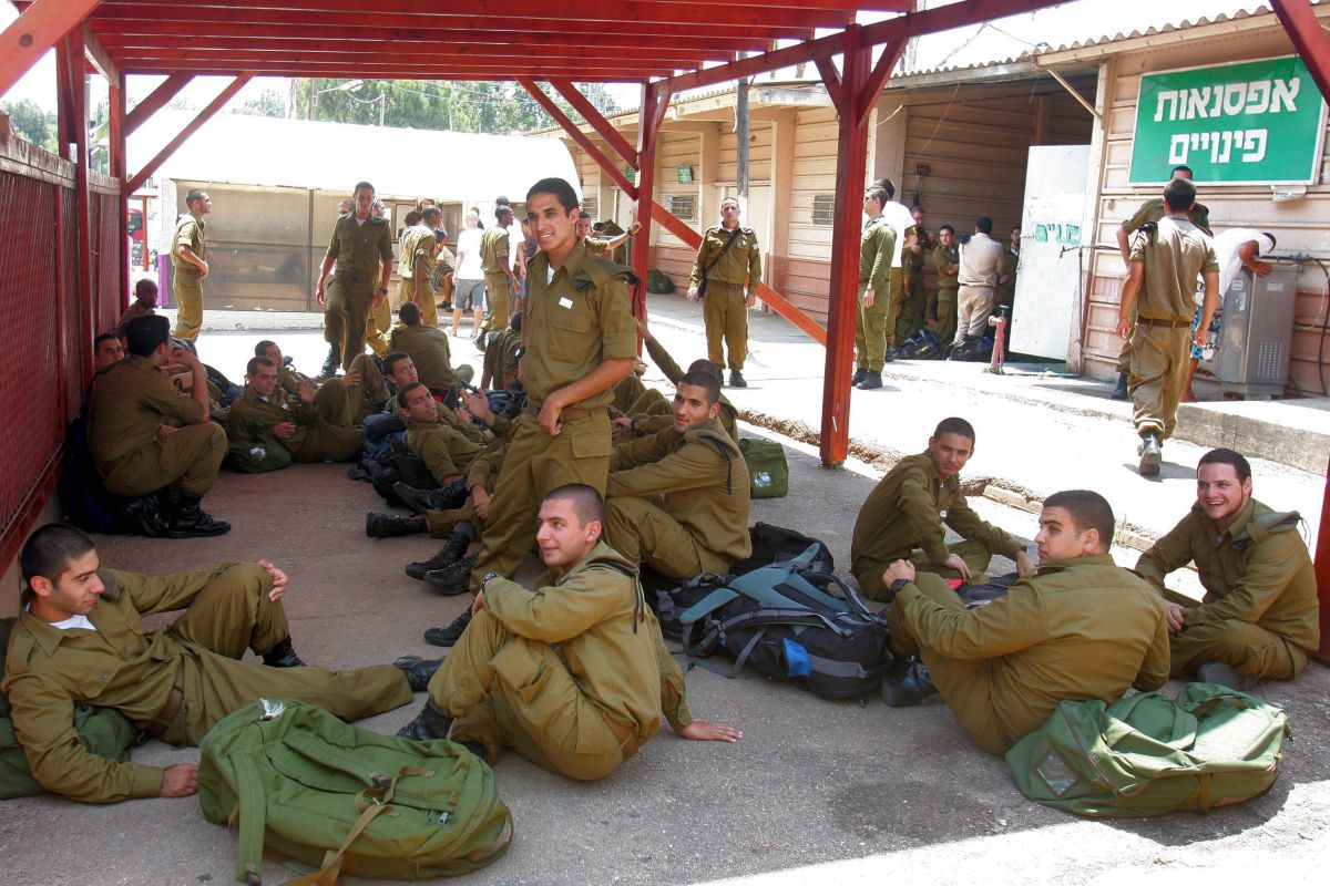 גיוס אוג' 19: לברך שהחיינו על המדים בתשעת הימים?