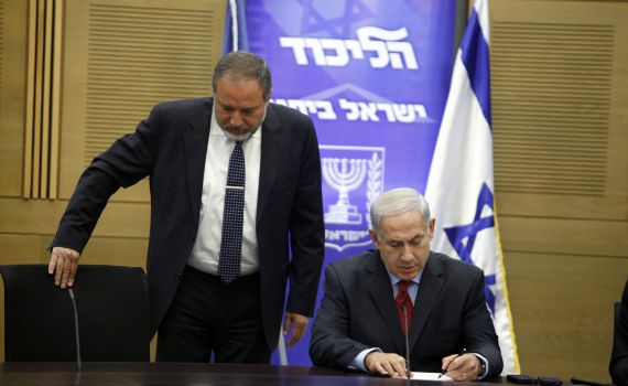 הליכוד לסוקרים: הציבו את ליברמן בעמודת השמאל